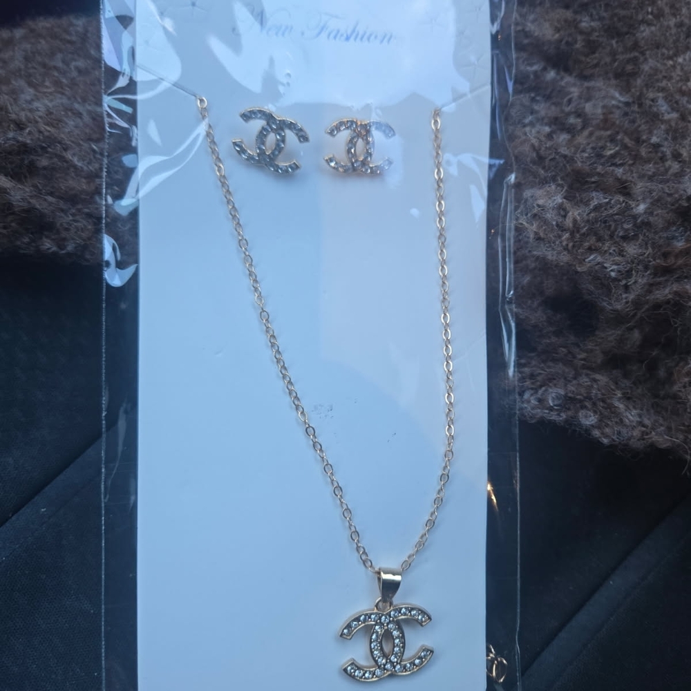 Elegant Gold Jewelry Set